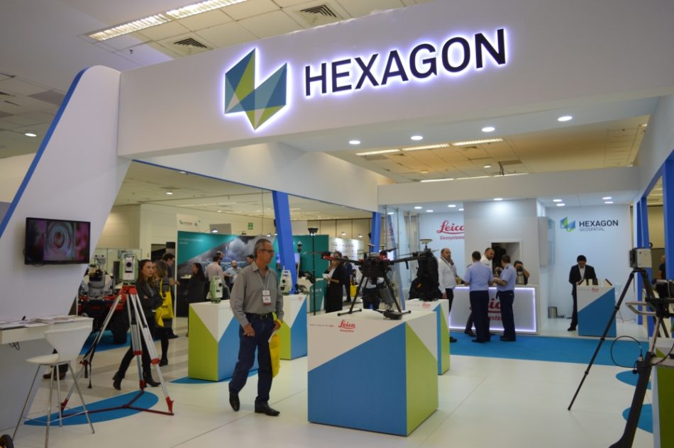 Estande da Hexagon na última edição da feira DroneShow e MundoGEO Connect