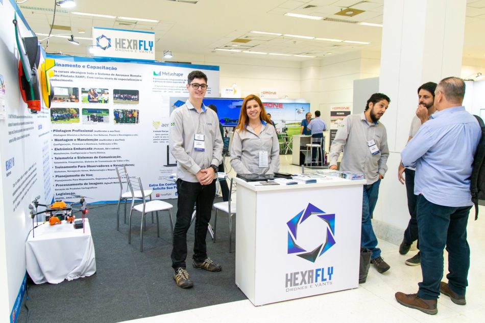 Estande da Hexafly em edição recente da feira MundoGEO Connect e DroneShow