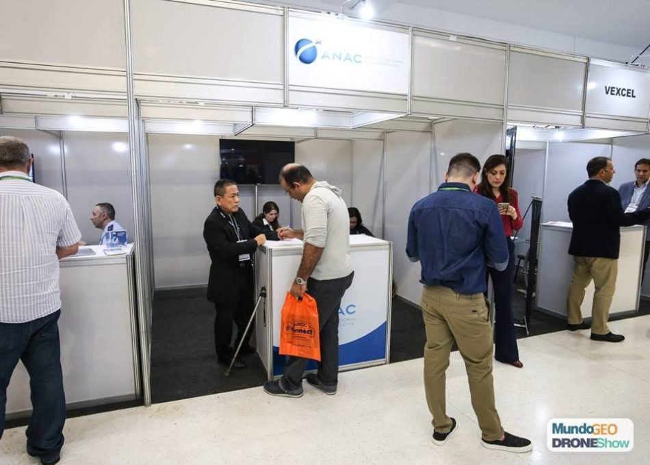 Estande da ANAC em edição recente da feira MundoGEO Connect e DroneShow