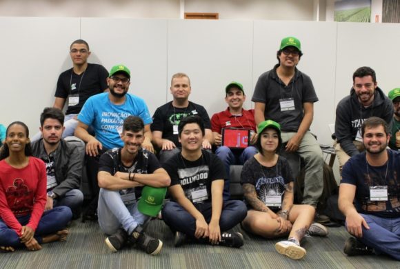 Finalistas de Hackathon visitam John Deere e realizam imersão em tecnologia