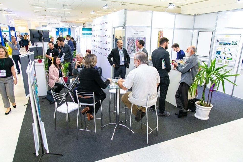 Estande da ANEA em edição recente da feira MundoGEO Connect e DroneShow