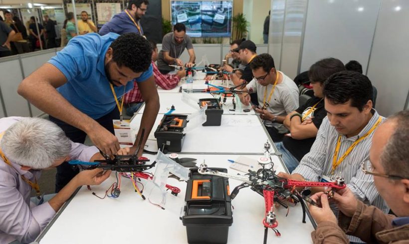 Curso prático de montagem e manutenção de drones acontece em São Paulo