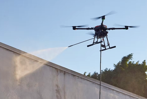 Drones para limpeza de fachadas: novo mercado está em franca expansão