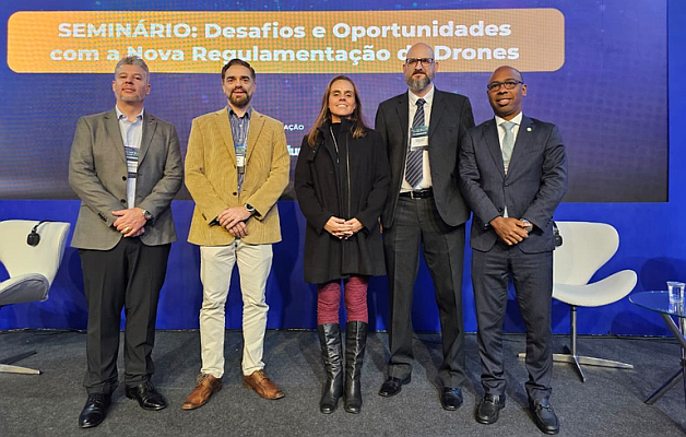 Anac apresenta novo regulamento de drones na feira DroneShow Anac apresenta novo regulamento de drones na feira DroneShow