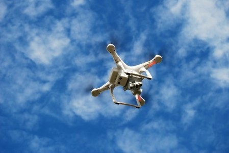 ANAC lança orientações sobre pilotagem de drones e meteorologia